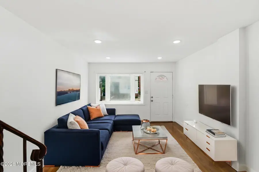 8 Van Nostrand Avenue, Jersey City, NJ 07305 - #3