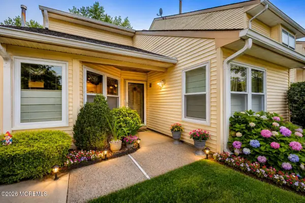 22 Aspen Avenue, Englishtown, NJ 07726