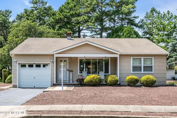 49 Dreyfus Court, Toms River, NJ 08757
