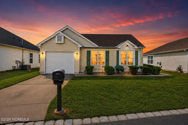5 Eaton Court, Jackson, NJ 08527