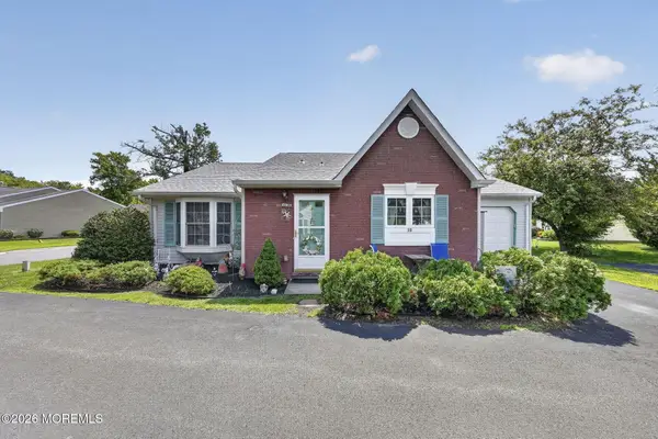 33 Carnaby Close, Freehold, NJ 07728