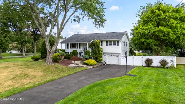 35 Chesapeake Road, Manalapan, NJ 07726