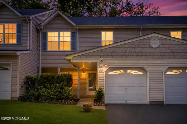 521 Woodbine Lane, Lakewood, NJ 08701