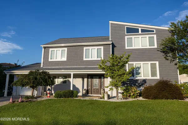 18 Robinhood Drive, Parlin, NJ 08859