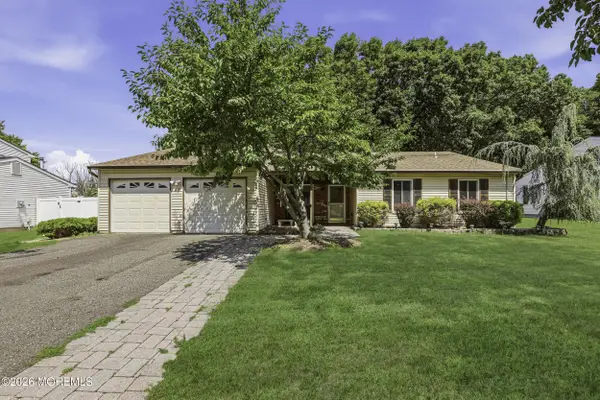 18 Snowdrift Lane, Howell, NJ 07731