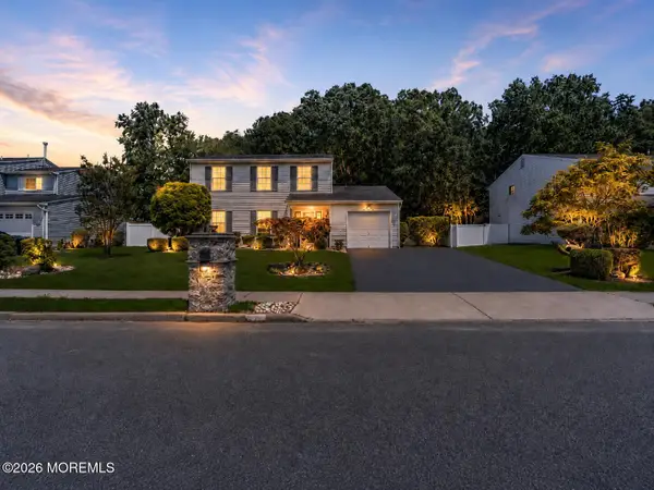8 Honeysuckle Way, Howell, NJ 07731