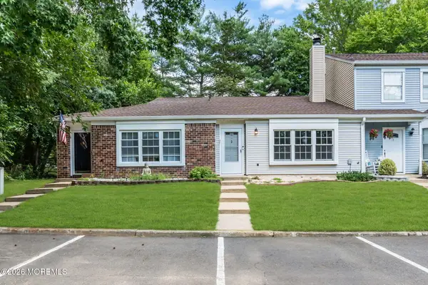 16 Excalibur Court, Old Bridge, NJ 08857