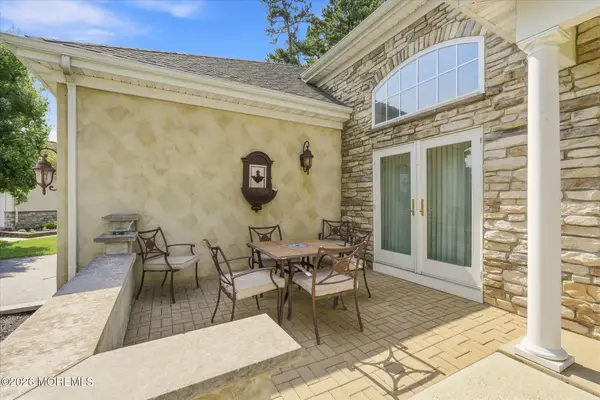 6 Minot Light Court, Barnegat, NJ 08005