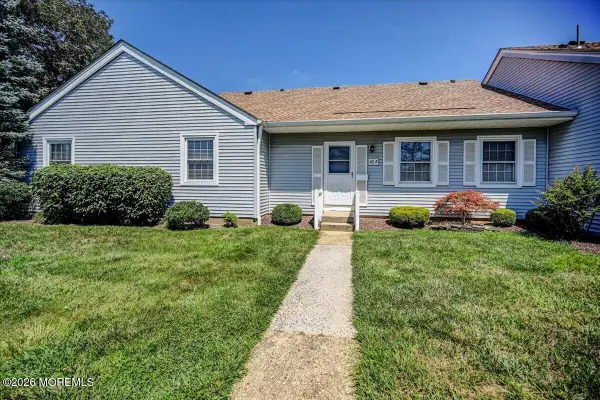 42 Piazza Correale #B, Freehold, NJ 07728