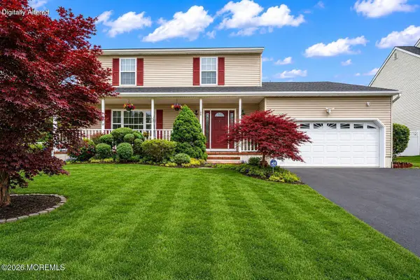 30 Kentucky Drive, Hazlet, NJ 07730
