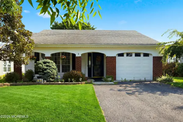 8 Weybridge Place, Manchester, NJ 08759