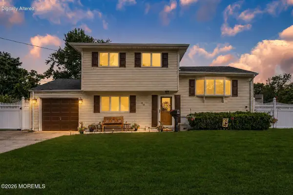 10 Garrett Place, New Monmouth, NJ 07748