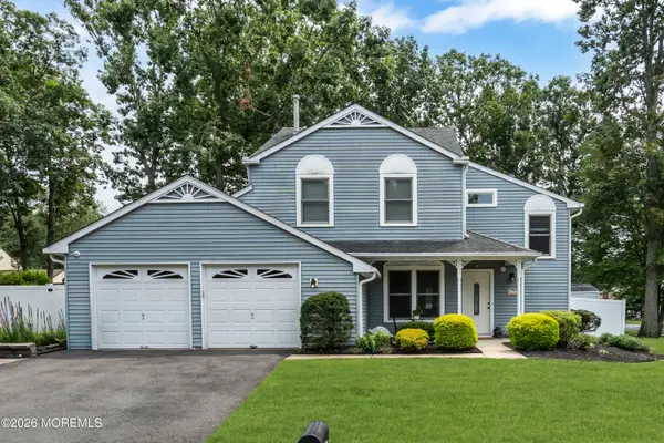 21 Concord Circle, Howell, NJ 07731