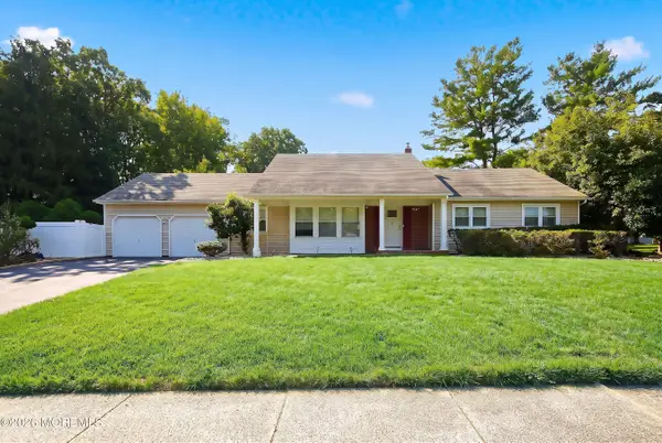 25 Mccue Road, Morganville, NJ 07751