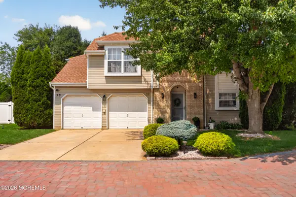 39 Kentucky Way, Freehold, NJ 07728