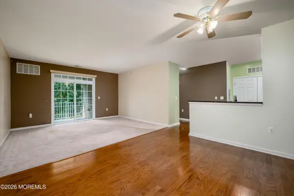 633 Sophee Lane, Lakewood, NJ 08701