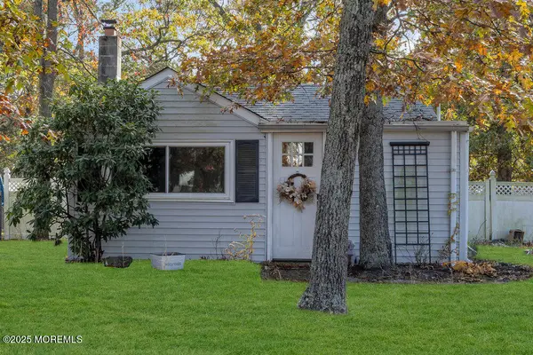 2 Central Avenue, Waretown, NJ 08758