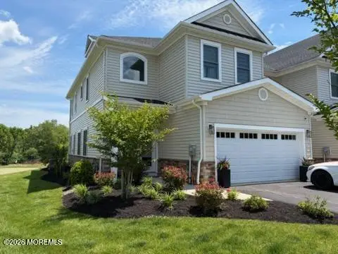 112 Hedgerow Lane, Manalapan, NJ 07726