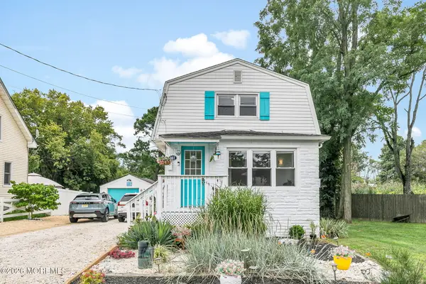 102 Victoria Place, Union Beach, NJ 07735