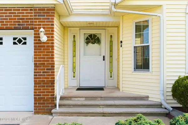 31 Portsmouth Drive, Toms River, NJ 08757