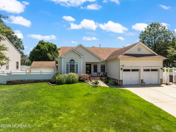 27 Pacific Avenue, Bayville, NJ 08721