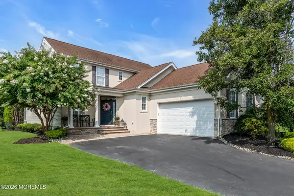 42 Parsonage Way, Manalapan, NJ 07726
