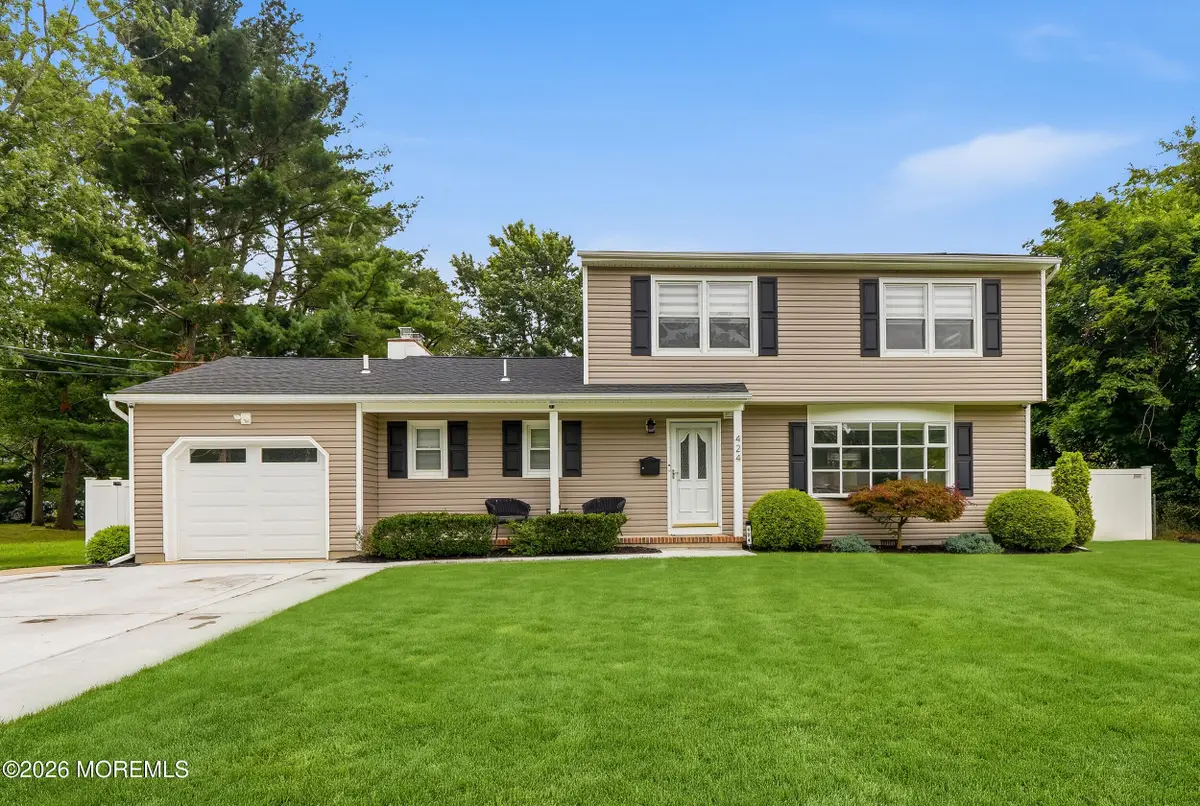 424 Lake Avenue, Oakhurst, NJ 07755 - #1