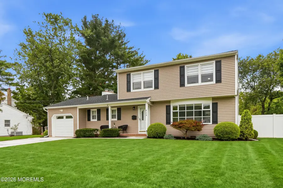 424 Lake Avenue, Oakhurst, NJ 07755 - #3