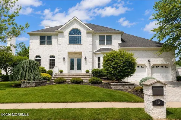 19 Bloomfield Road, Manalapan, NJ 07726