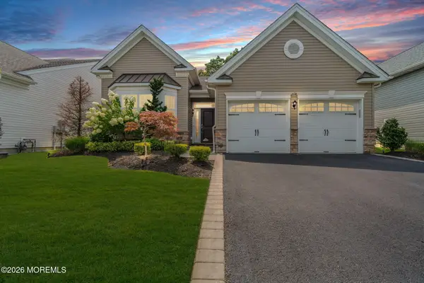 38 Sunset Drive, Tinton Falls, NJ 07724