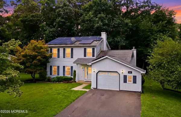 20 Hemlock Hill Road, Jackson, NJ 08527