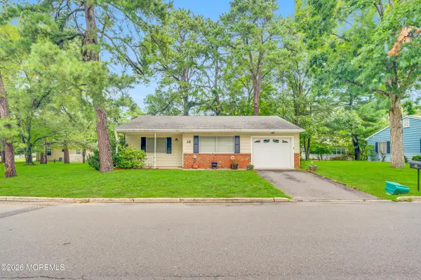 16 Rhode Island Drive, Whiting, NJ 08759