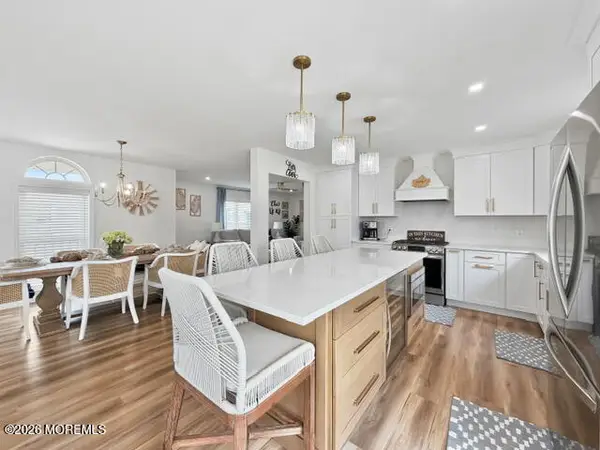72 Oak Ridge Lane, Manahawkin, NJ 08050