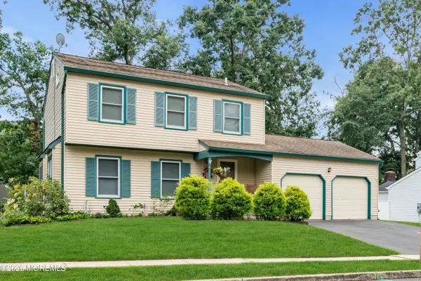 11 Concord Circle, Howell, NJ 07731