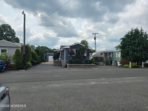 7 Shady Lake Circle, Jackson, NJ 08527