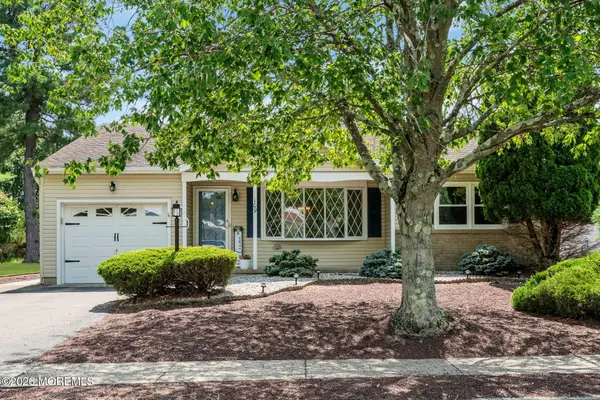 109 Westport Drive, Toms River, NJ 08757