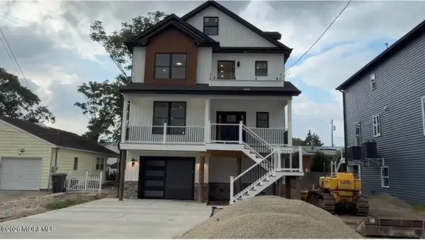 94 Pinewood Road, Toms River, NJ 08753