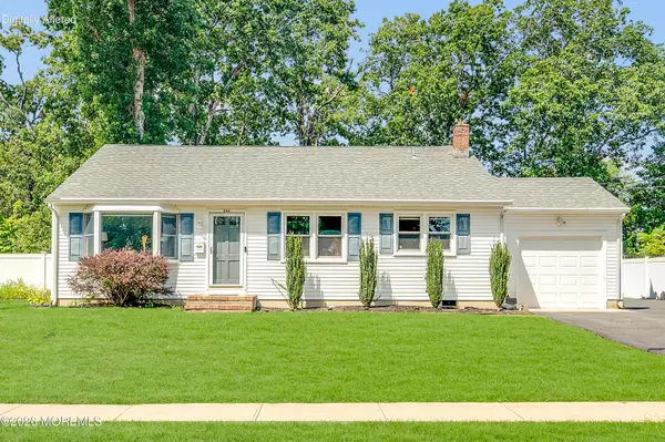 864 Roundtree Drive, Toms River, NJ 08753