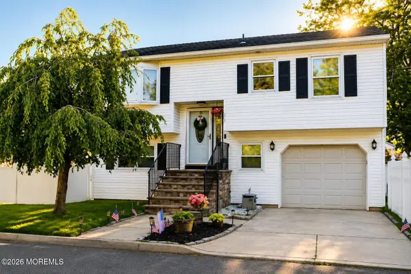 11 Grove Street, Middletown, NJ 07748