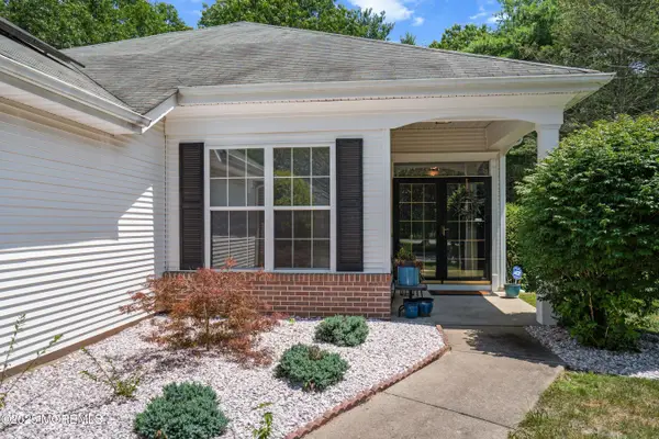 1 Silverspring Drive, Lakewood, NJ 08701
