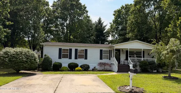 8 Tanglewood Drive, Cream Ridge, NJ 08514