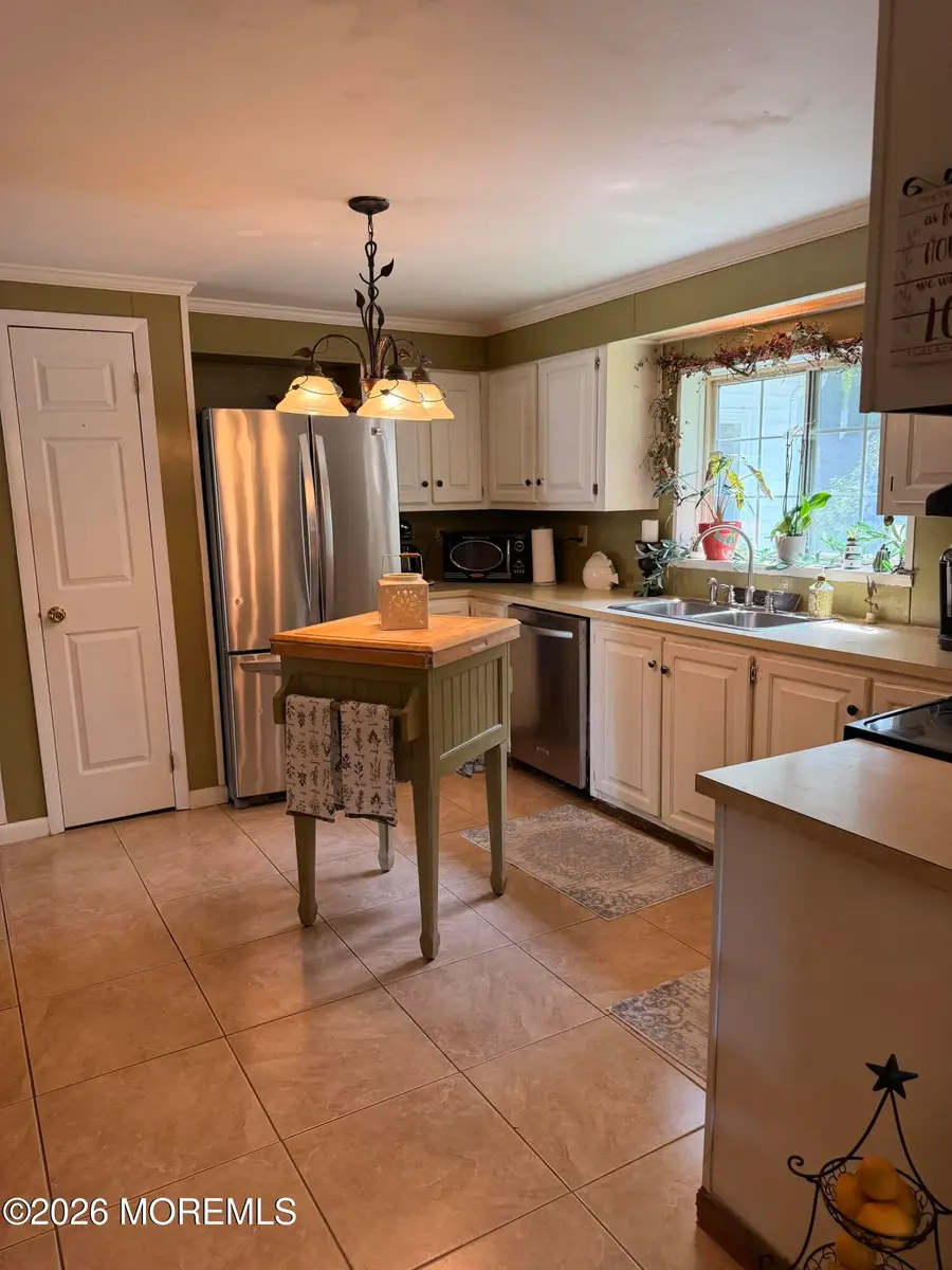 8 Tanglewood Drive, Cream Ridge, NJ 08514 - #3