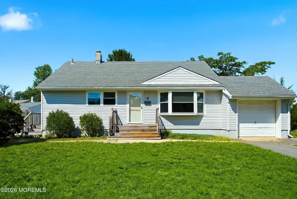 5 Peach Drive, Hazlet, NJ 07730