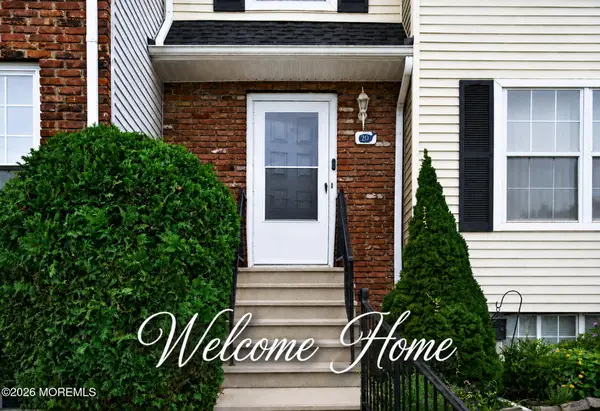 20 Karwatt Court, Sayreville, NJ 08872