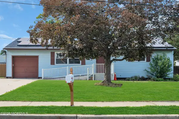 9 Green Ridge Drive, Toms River, NJ 08757