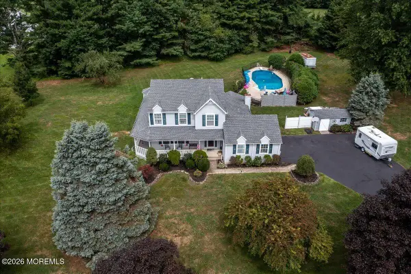 8 Long Acre Drive, Cream Ridge, NJ 08514