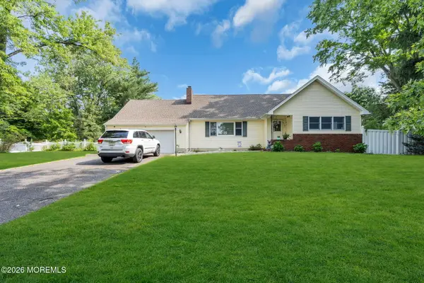 11 Mount Vernon Drive, Toms River, NJ 08755