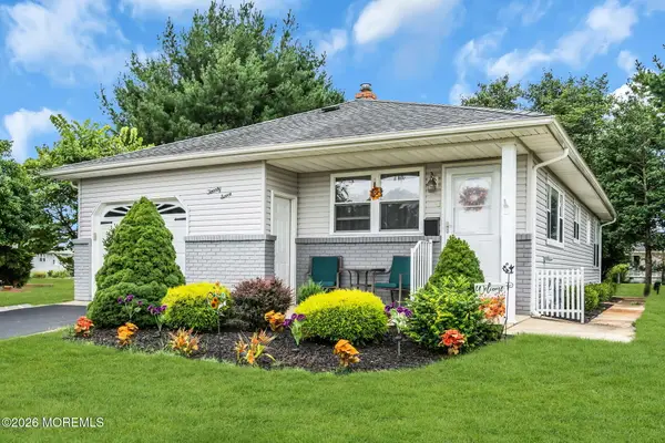27 Bolans Court, Toms River, NJ 08757