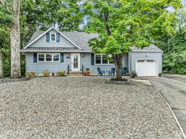825 Knight Street, Toms River, NJ 08753