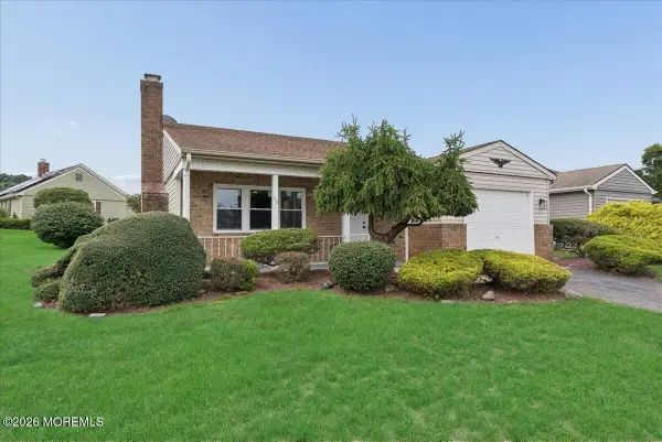 15 Buckingham Drive, Manchester, NJ 08759